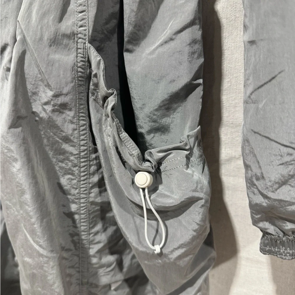 lululemon athletica Gray Utility Rain Jacket Lightweight Relaxed Fit NWOT - Picture 12 of 14